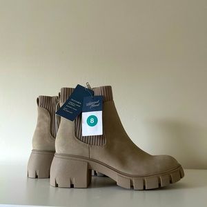 RETURNED Universal thread taupe kelley boots